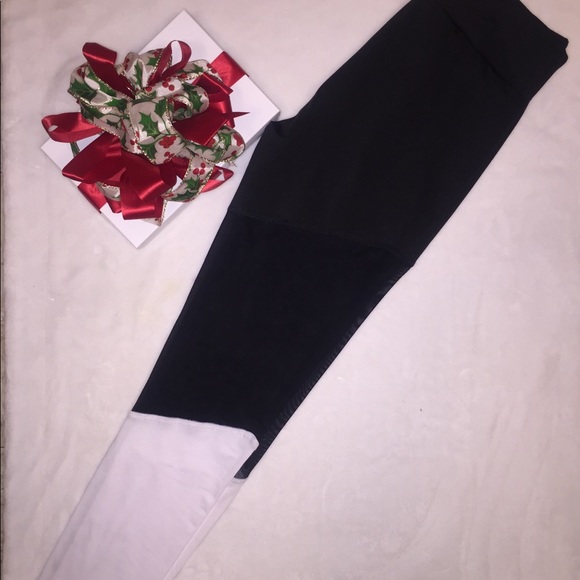 LAST PAIR 💥 LEGGINGS W/ MESH DETAIL - Picture 4 of 5